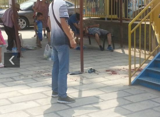 游客被激素風車甩出受傷。