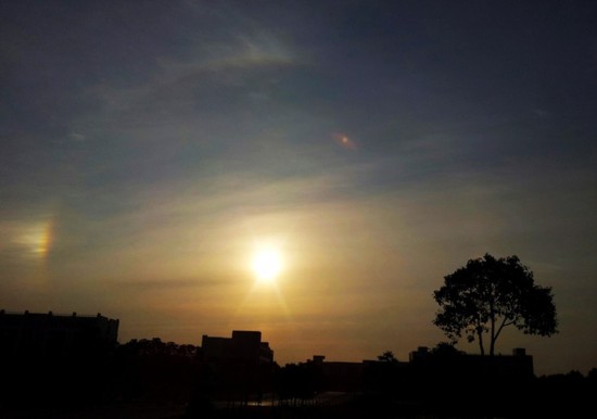 上?，F(xiàn)“3個(gè)太陽(yáng)”