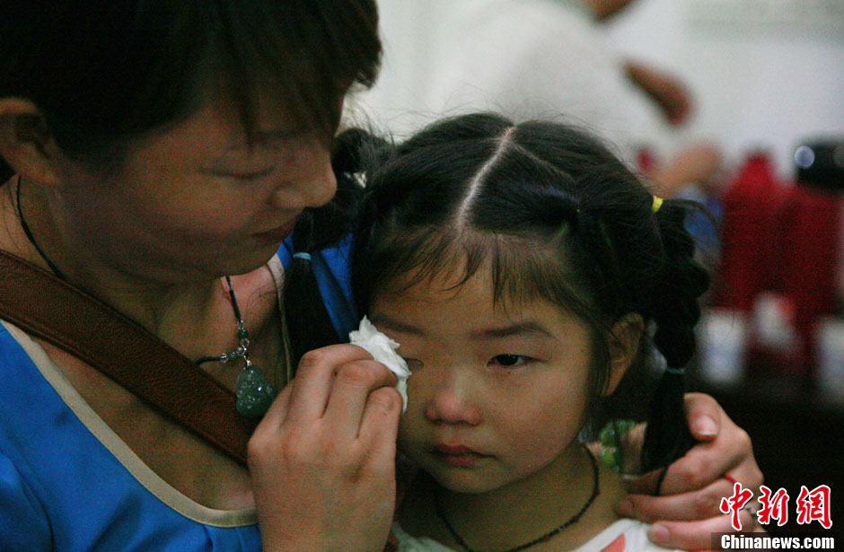 浙江江山韓亞空難親歷學(xué)生與國(guó)內(nèi)家長(zhǎng)進(jìn)行視頻對(duì)話 中新社發(fā) 李晨韻/攝 浙江江山韓亞空難親歷學(xué)生與國(guó)內(nèi)家長(zhǎng)進(jìn)行視頻對(duì)話 中新社發(fā) 李晨韻/攝