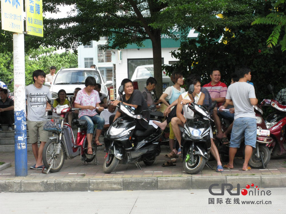 2013年07月10日，廣西壯族自治區(qū)北海市，依然有很多外地人聽(tīng)信謠言不肯離去。圖片來(lái)源：飛影/CF