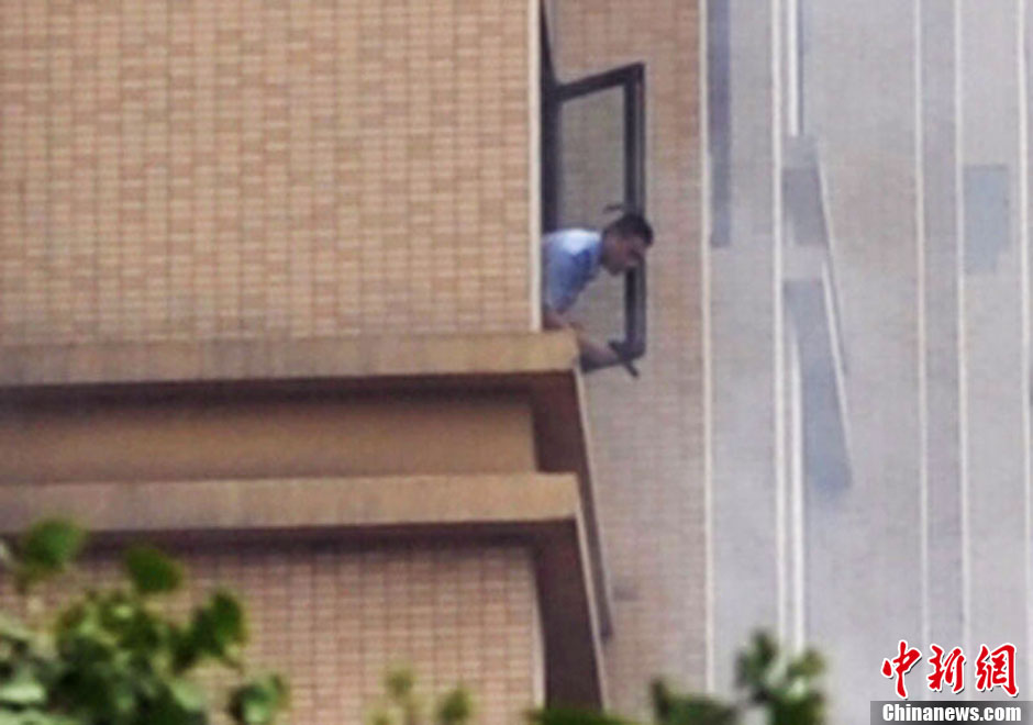 7月31日，成都成華區(qū)二十四城小區(qū)發(fā)生警匪槍戰(zhàn)。