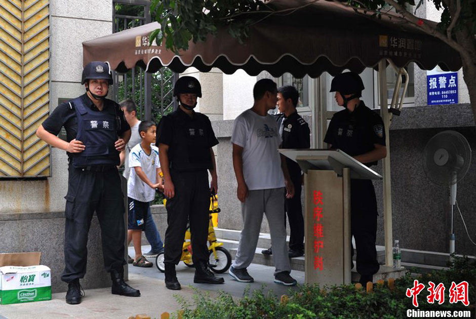 7月31日，成都成華區(qū)二十四城小區(qū)發(fā)生警匪槍戰(zhàn)。