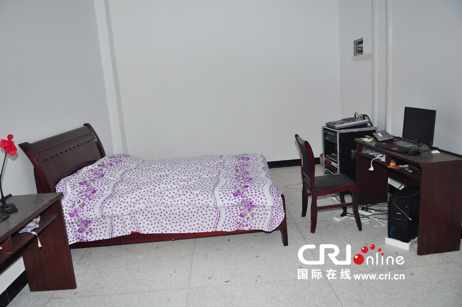 2013年10月21日，長沙云蓋村欠債千萬新建的豪華村部樓。