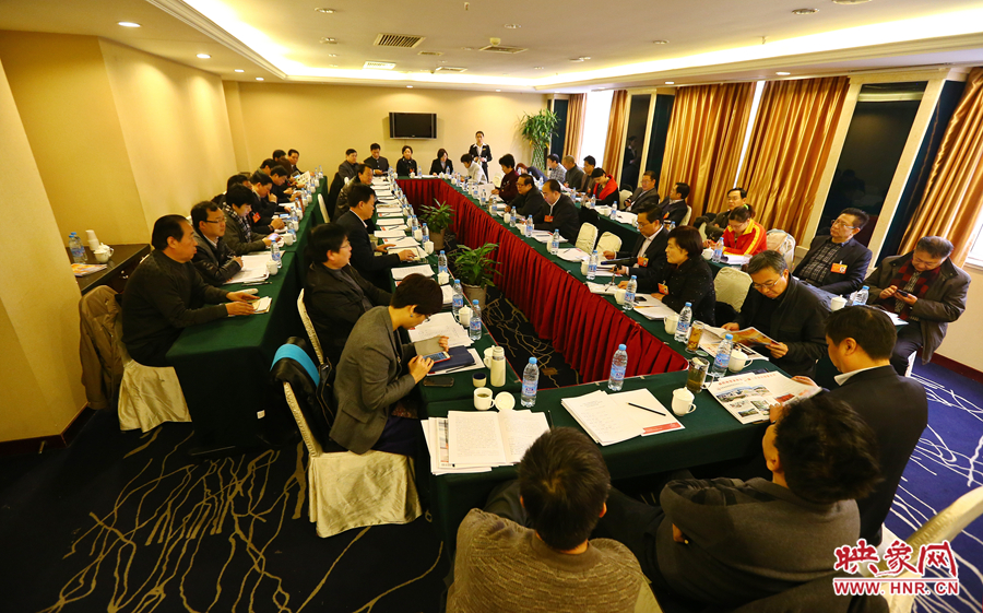 1月15日上午，政協(xié)委員小組會(huì)議，社科、體育、新聞出版組討論現(xiàn)場(chǎng)