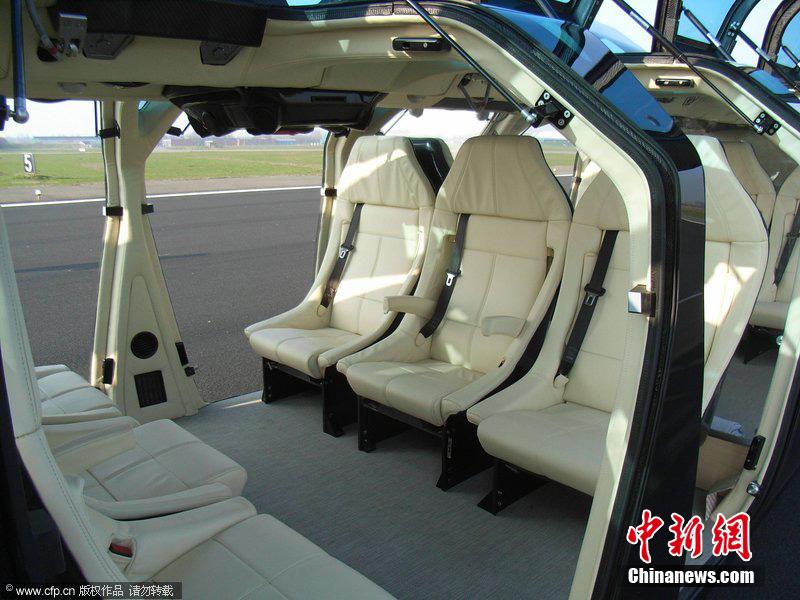 “超級(jí)巴士”在迪拜投入運(yùn)營 打造世界最豪華公交車 “超級(jí)巴士”在迪拜投入運(yùn)營 打造世界最豪華公交車