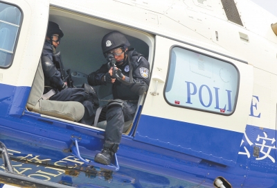 遇緊急情況，機(jī)載狙擊手可實(shí)施對地打擊。