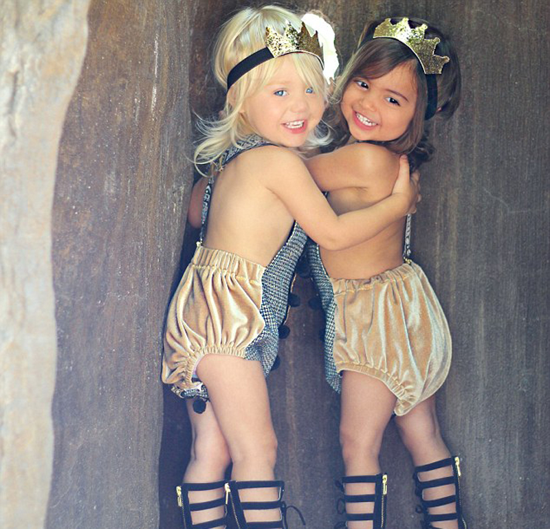 美國(guó)2歲蘿莉姐妹花走紅時(shí)尚圈 美國(guó)2歲蘿莉姐妹花走紅時(shí)尚圈