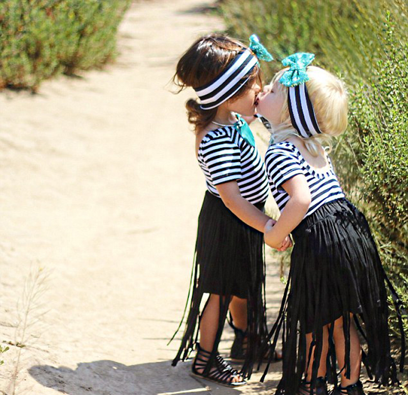 美國(guó)2歲蘿莉姐妹花走紅時(shí)尚圈 美國(guó)2歲蘿莉姐妹花走紅時(shí)尚圈