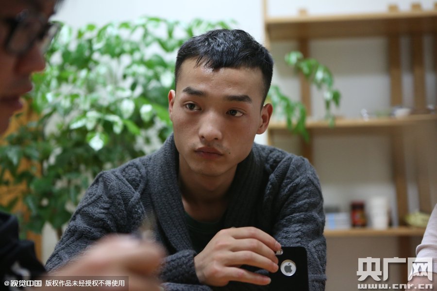 網(wǎng)絡(luò)紅人葉良辰現(xiàn)身浙江臺州，接受記者的專訪。