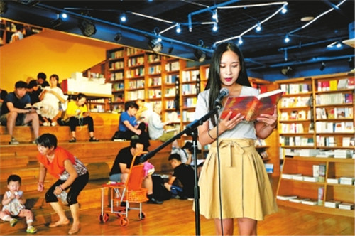 鄭州圖書(shū)館每天2萬(wàn)人來(lái)讀書(shū) 從早到晚座無(wú)虛席