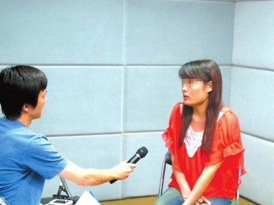 醫(yī)藥代表王慧在接受媒體采訪。記者 袁國禮/攝