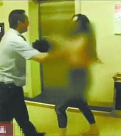 大連一女子在洗浴中心內(nèi) 大連一女子在洗浴中心內(nèi)