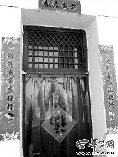 昨日中午，張某辦公室大門緊閉。