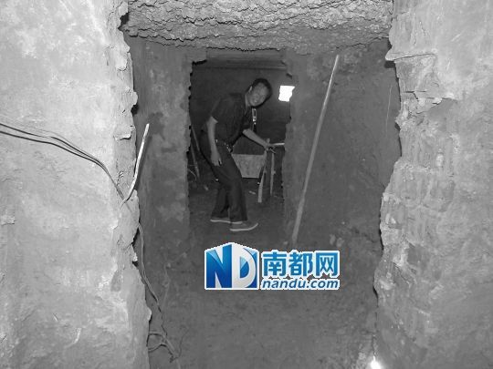 昨日，工人在地宮內(nèi)。CFP圖片