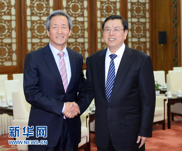 2月20日,全國人大常委會委員長張德江在北京人民大會堂會見以韓中議員外交協(xié)議會會長鄭夢準為團長的韓國