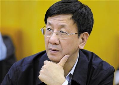 昨日，最高檢檢察長(zhǎng)曹建明在遼寧團(tuán)參加“兩高”報(bào)告分組審議。記者 陳杰 攝