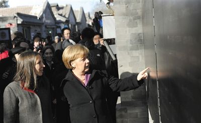 2012年2月2日，北京，默克爾來到南鑼鼓巷游覽。