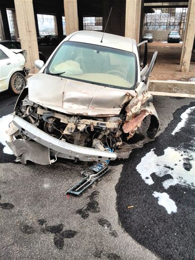 事發(fā)轎車。吳英供圖