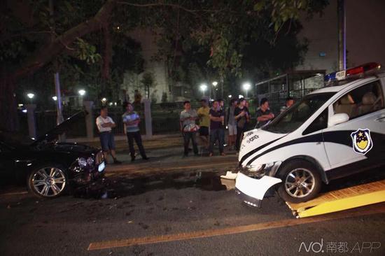 當時賓利司機去筆架山爬山，車停在路邊，剛回來便發(fā)現(xiàn)車輛發(fā)生了事故。