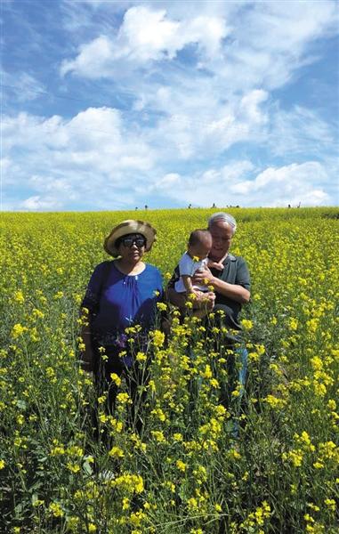 事故之前，老兩口的合影，李春同說，老兩口一輩子很少一起照相。家屬供圖