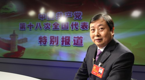 十八大代表，江蘇省江陰市華西村黨委書記、華西集團董事長吳協(xié)恩