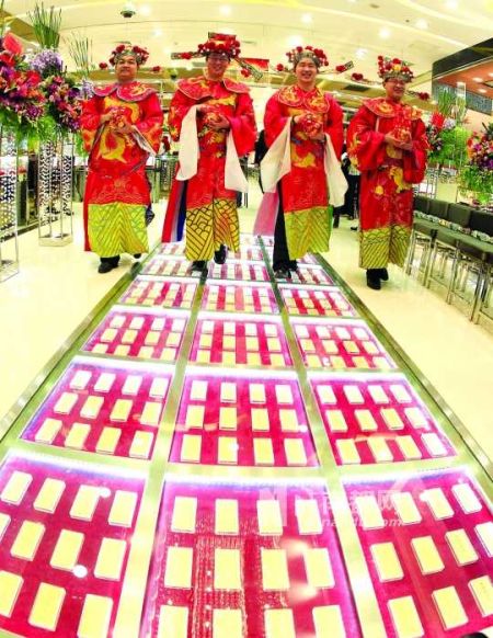 廣州首條黃金大道面世。 南都記者 鄒衛(wèi) 攝 廣州首條黃金大道面世。 南都記者 鄒衛(wèi) 攝