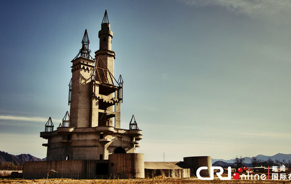 有著“鬼城”、“現(xiàn)實版的寂靜嶺”、“城堡廢墟”等稱號的城堡。沈湜 攝…