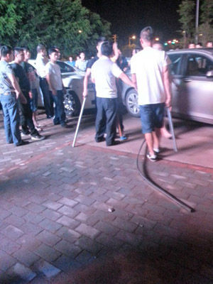 現(xiàn)場(chǎng)疑似多人發(fā)生爭(zhēng)執(zhí) 現(xiàn)場(chǎng)疑似多人發(fā)生爭(zhēng)執(zhí)