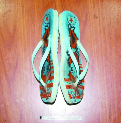 女子“人字拖”藏4000粒毒品 走路姿勢奇怪露餡 女子“人字拖”藏4000粒毒品 走路姿勢奇怪露餡