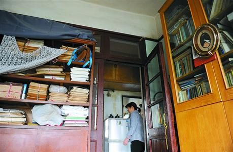 老人生活簡樸，平時有保姆照顧