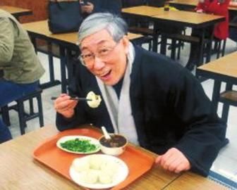 吳頌今到慶豐包子鋪找靈感。