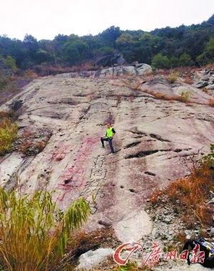 “蔣周經(jīng)緯”上傳的涂鴉圖。加油轉(zhuǎn)過彎就到了蔣周經(jīng)緯書。網(wǎng)絡(luò)截圖
