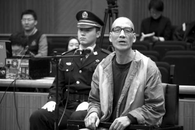 保安隊(duì)長打死腳臭室友 行兇前曾喝酒慶祝升職 保安隊(duì)長打死腳臭室友 行兇前曾喝酒慶祝升職