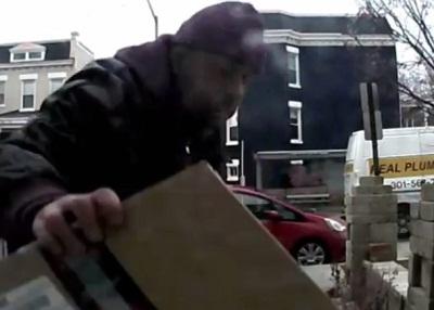 女子門口包裹屢被偷無奈自制“糞便包裹”報復(fù) 女子門口包裹屢被偷無奈自制“糞便包裹”報復(fù)