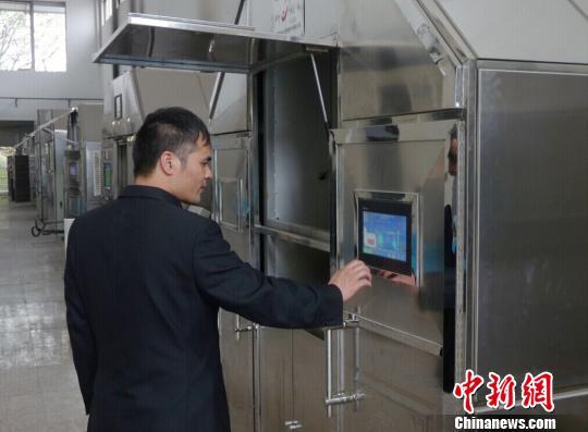 浙江90后堅(jiān)守遺體化妝師4年:曾想過(guò)離開 浙江90后堅(jiān)守遺體化妝師4年:曾想過(guò)離開