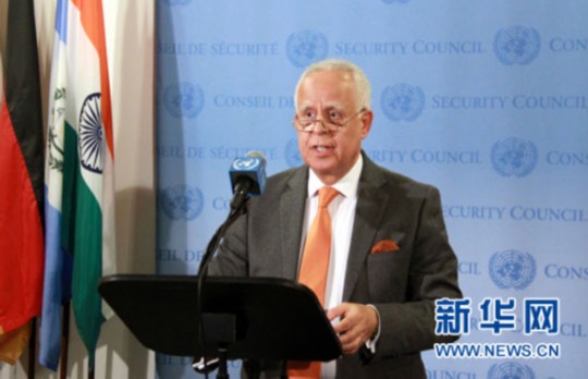 12月12日，在美國紐約聯(lián)合國總部，安理會本月輪值主席、摩洛哥常駐聯(lián)合國代表盧利什基向媒體宣讀聲明。聯(lián)合國安理會12日發(fā)表媒體聲明，對朝鮮發(fā)射衛(wèi)星的行為表示譴責(zé)。 新華社記者林瓊攝