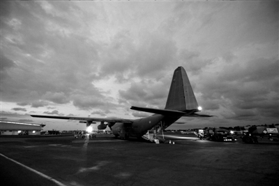 3月23日，中非共和國首都班吉，從加蓬首都利伯維爾出發(fā)的法國增援部隊共計200名士兵抵達班吉國際機場