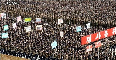 大會結(jié)束后，與會群眾舉行示威游行。