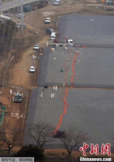 東京電力公司福島第一核電站一儲水池4月5日發(fā)生污水泄漏事故，維修人員自4月6日起，開始使用5臺水泵進(jìn)行污水轉(zhuǎn)移作業(yè)，目前已成功轉(zhuǎn)移13000噸污水，但是仍有47噸發(fā)生了泄露。事故發(fā)生3天以來，泄漏污水總量約167噸。