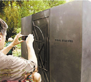 捷克旅行社推“腐敗游”，火了！