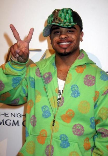 美國(guó)歌手Raz-B浙江夜店撈金被酒瓶砸頭陷昏迷 美國(guó)歌手Raz-B浙江夜店撈金被酒瓶砸頭陷昏迷