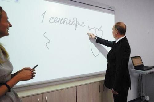 普京畫(huà)了一只抽象的貓。