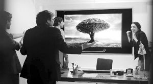 屏幕顯示樹的畫面，求職者獲知真相