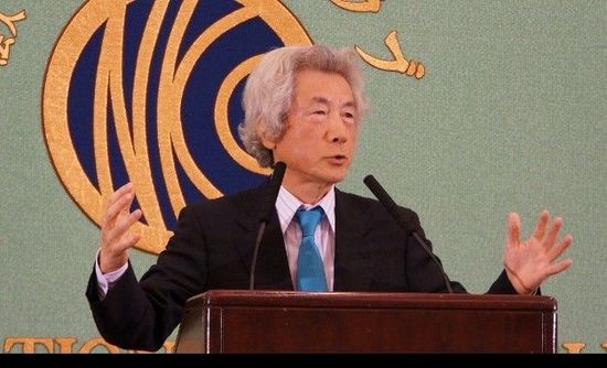 日本前首相小泉純一郎11月12日發(fā)表演說，支持安倍晉三對中國強硬，并鼓動其參拜靖國神社。