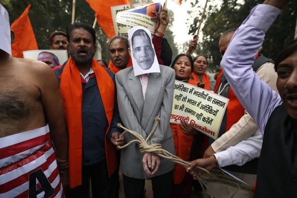 印度新德里民眾憤而示威抗議。