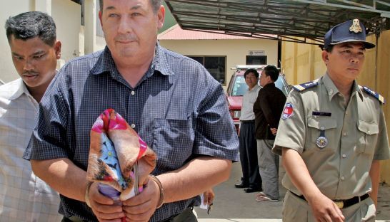 邁克爾·佩佩在柬埔寨被逮捕。