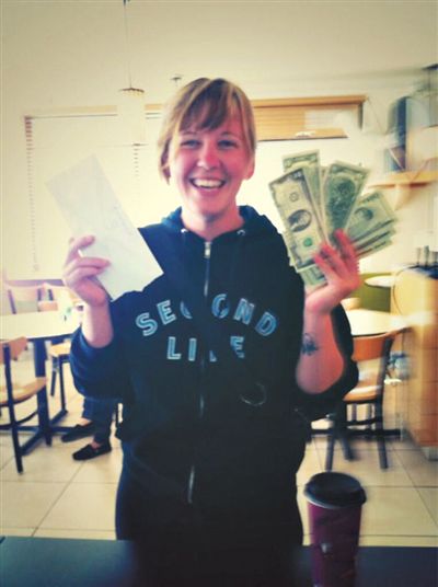 找到錢的“粉絲”會上傳一張與錢的合照。