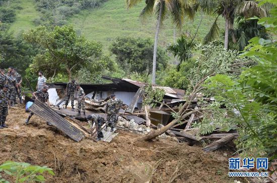 10月29日，斯里蘭卡救援部隊抵達(dá)山體滑坡災(zāi)區(qū)展開救援。
