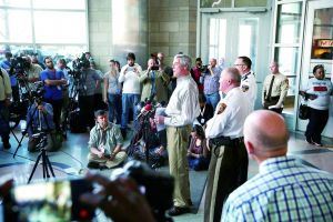 　圣路易斯縣檢方15日宣布，當?shù)鼐揭炎カ@12日在弗格森市槍擊兩名執(zhí)勤警察的犯罪嫌疑人威廉斯。