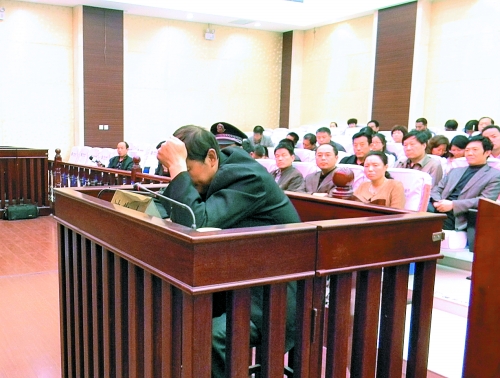 庭審中，楊某一直沒有抬頭。